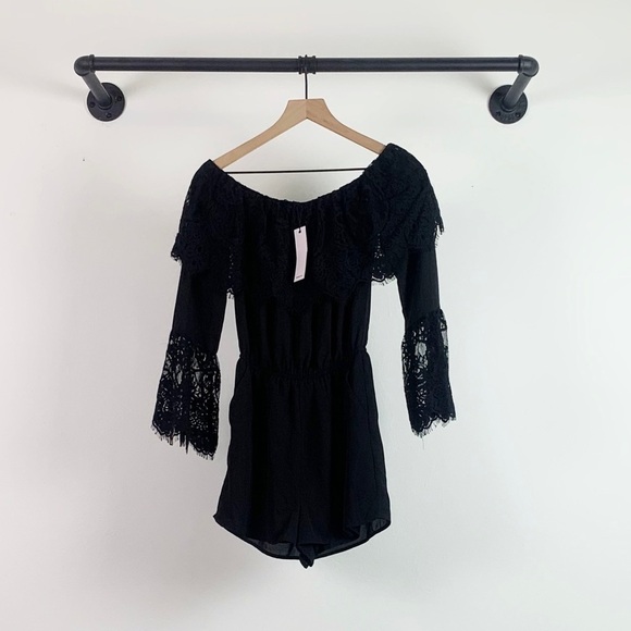 NWT BB Dakota Cavell Lace Off The Shoulder Bell Sleeve Romper In Black - Picture 4 of 6